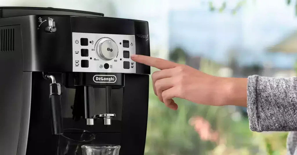 De'Longhi Magnifica S Coffee Maker